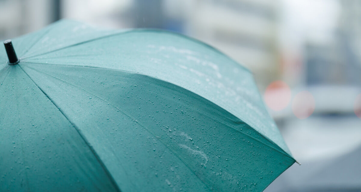 雨のシーズンの汚れた傘のお手入れ方法と玄関の掃除方法。