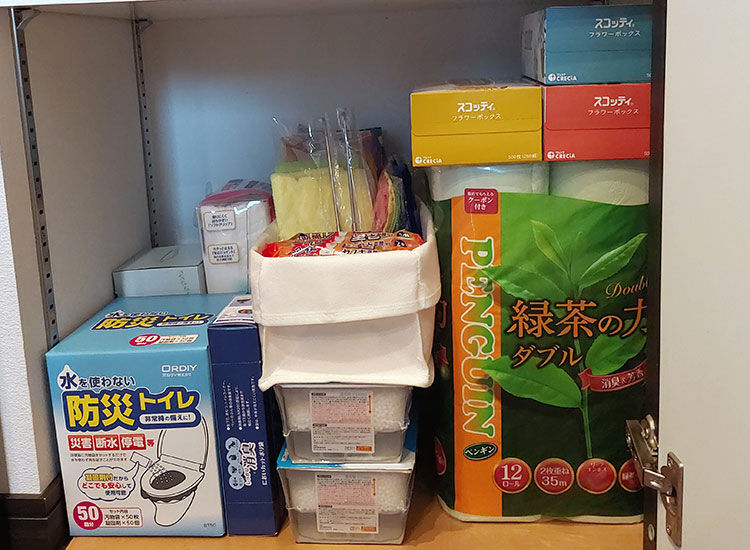 日用品をストックしている棚の一部