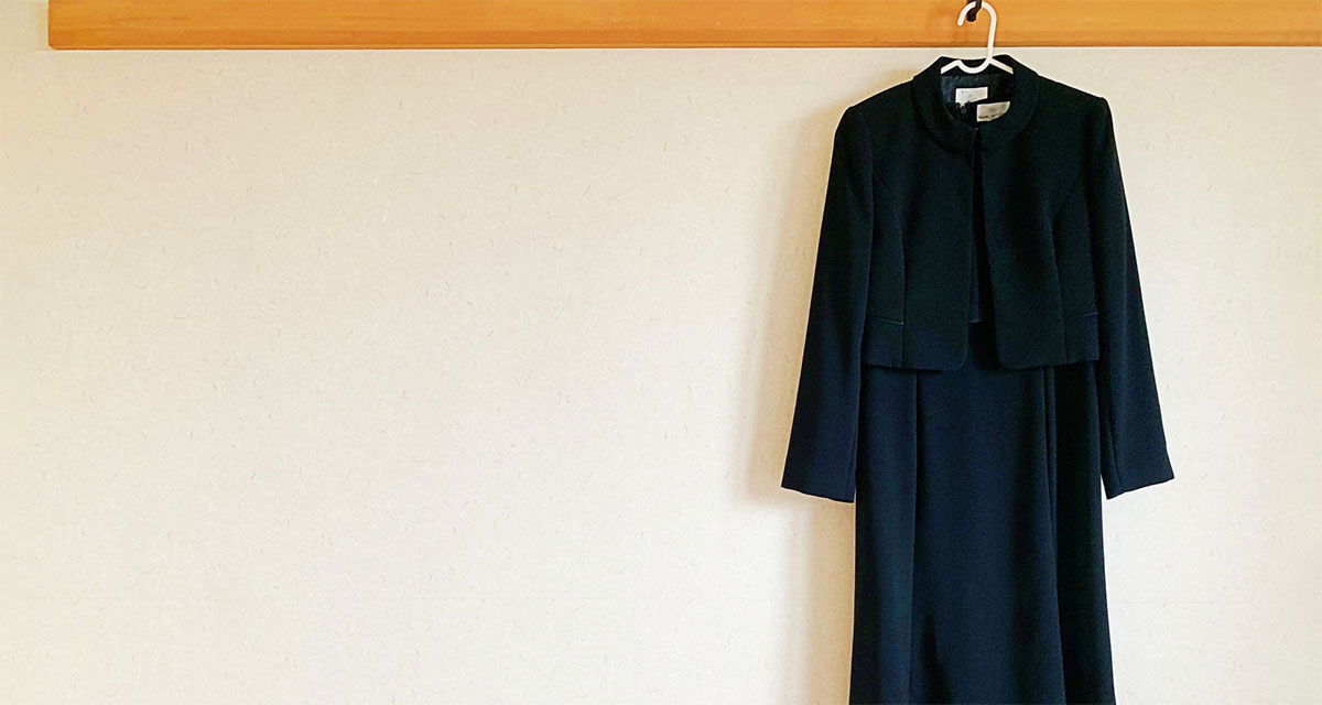 もう、あわてない。喪服は「喪服コーナー」でまとめて管理。収納のプロのアイディアをご紹介。
