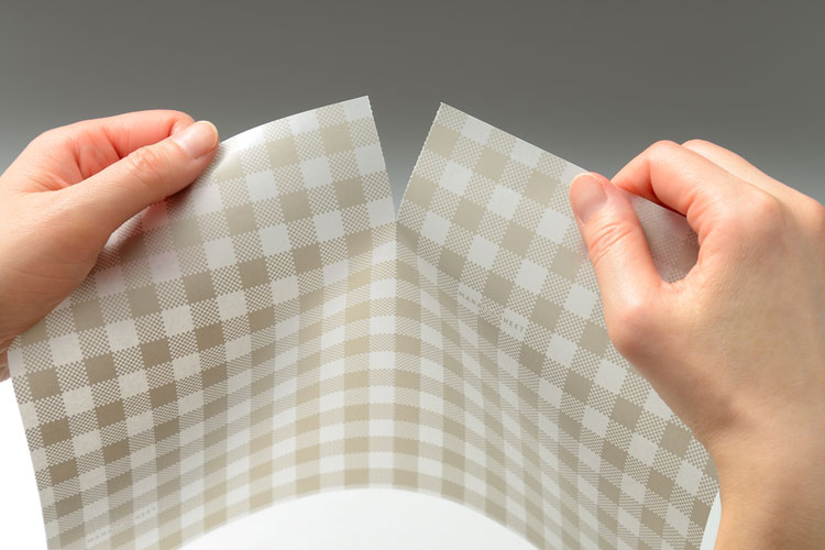 半分のサイズでも使えるミシン目入り