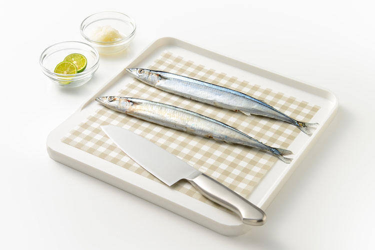 「フチ付きまな板」にぴったり収まる便利なサイズ